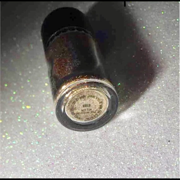 ⚡️SALE⚡️MAC Gold Glitter Eyeshadow - Picture 7 of 7